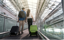 猫を自宅に置いて旅行に行く様子